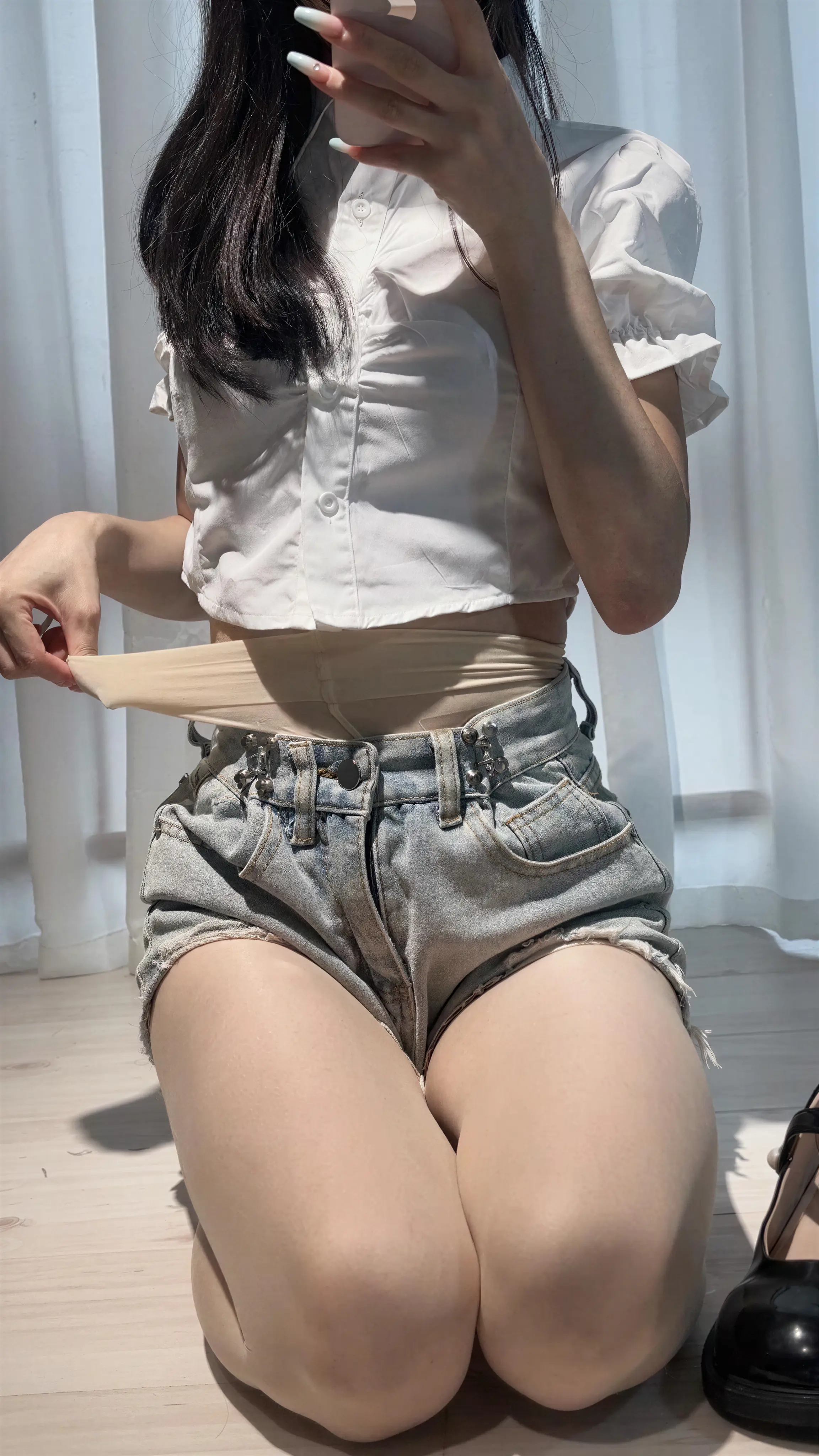 小甜酒子 – 肉色丝袜 11P